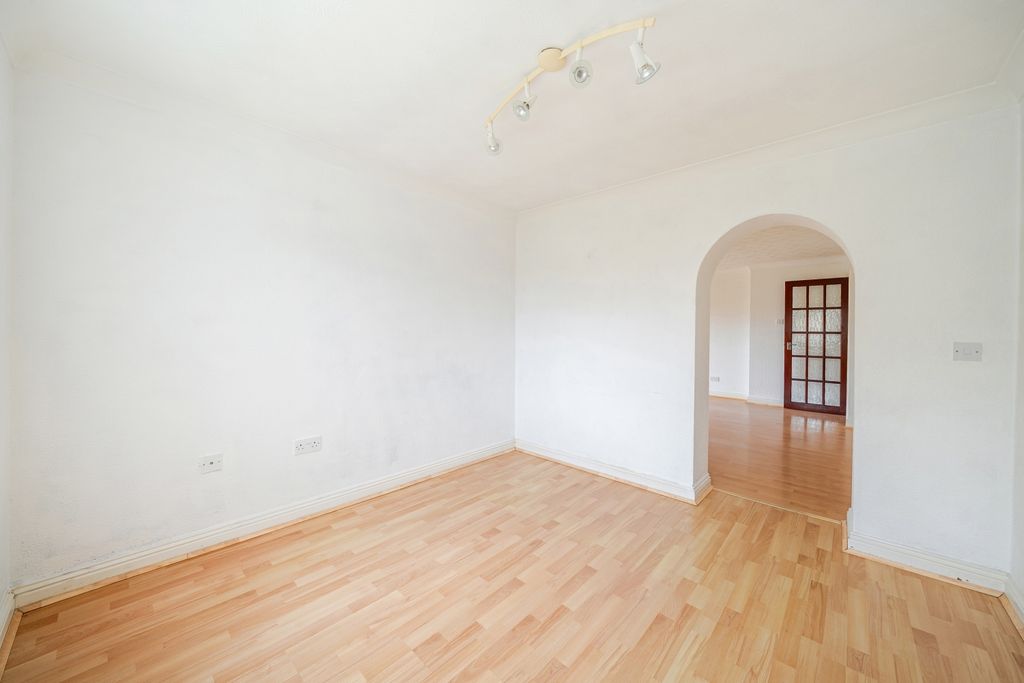 Property photo 3 of 18 1357046-5-68E8F5B495Cca