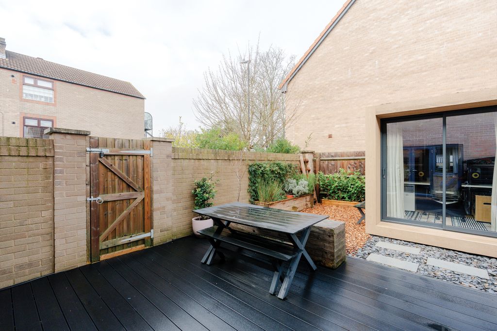 Property photo 2 of 17 5