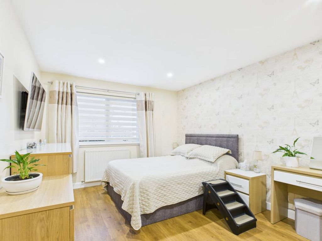 Property photo 2 of 34