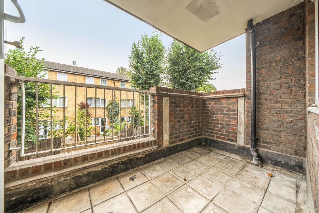 Property photo 2 of 13 5674204