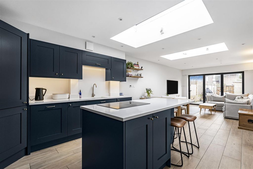 Property photo 2 of 39