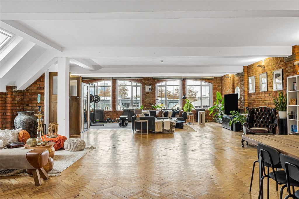 Property photo 2 of 19 Reception