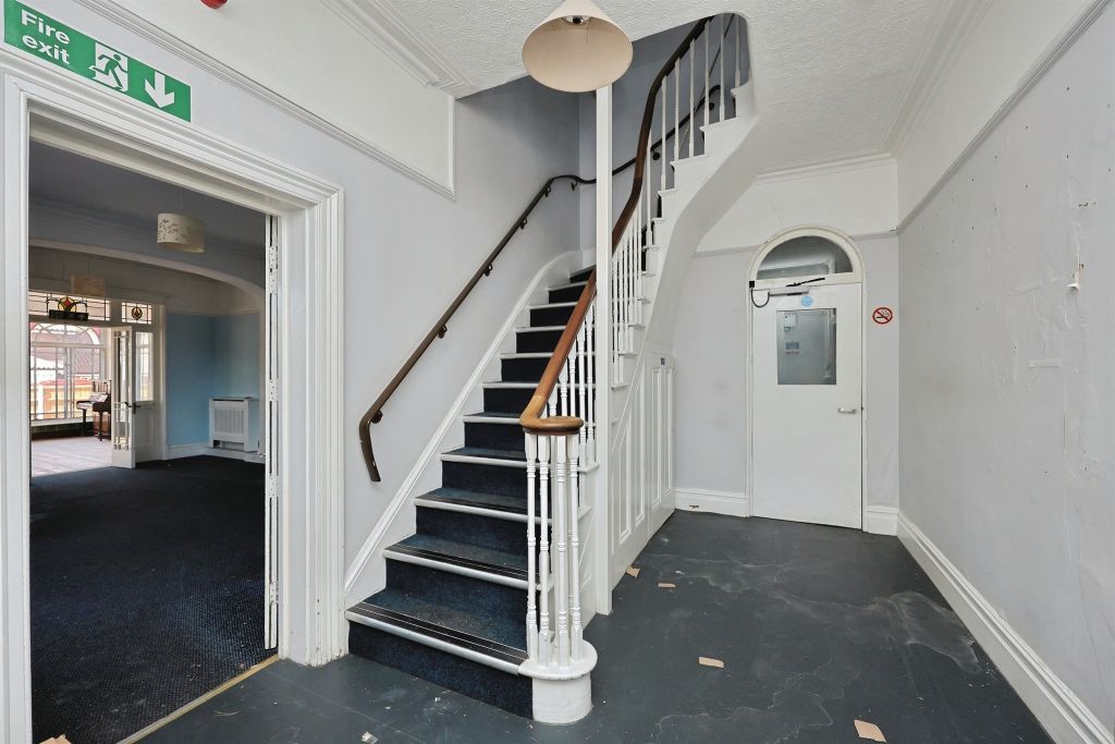 Property photo 2 of 36