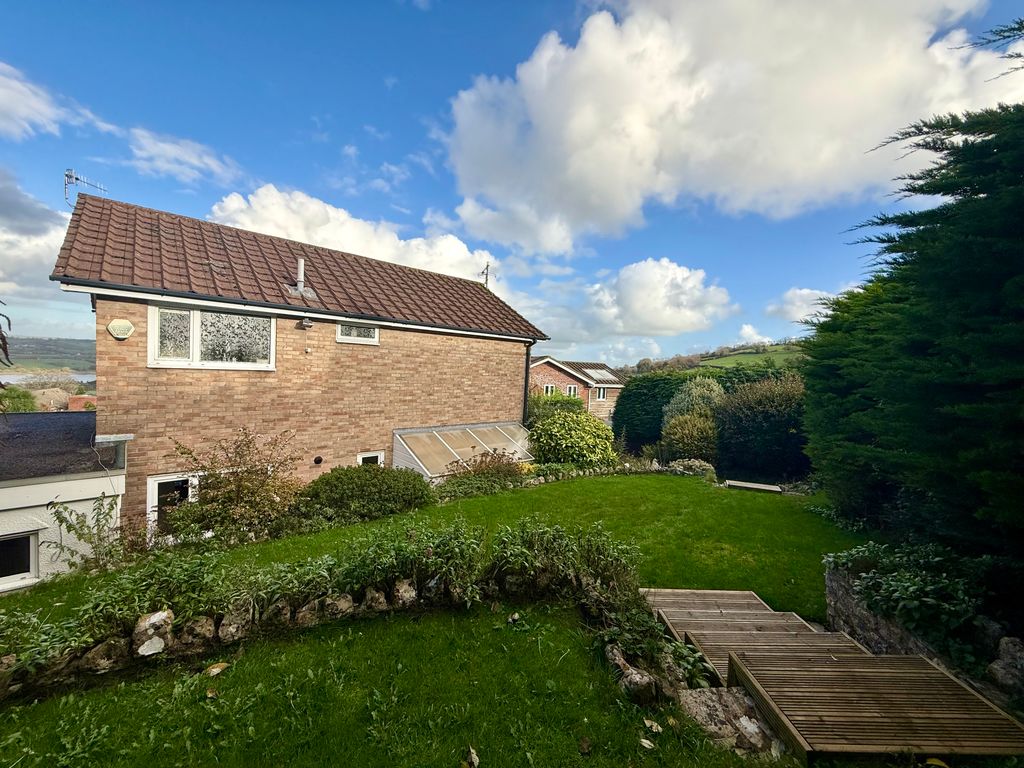 Property photo 2 of 16 Garden