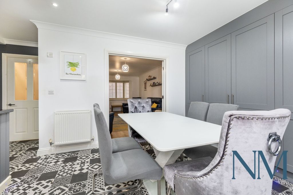 Property photo 3 of 11 Gallery