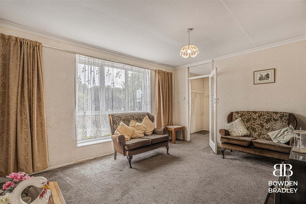Property photo 3 of 17 Living Room