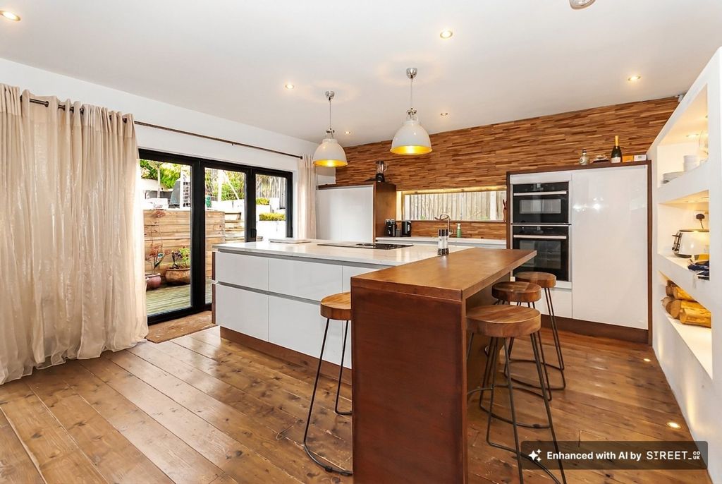 Property photo 3 of 55