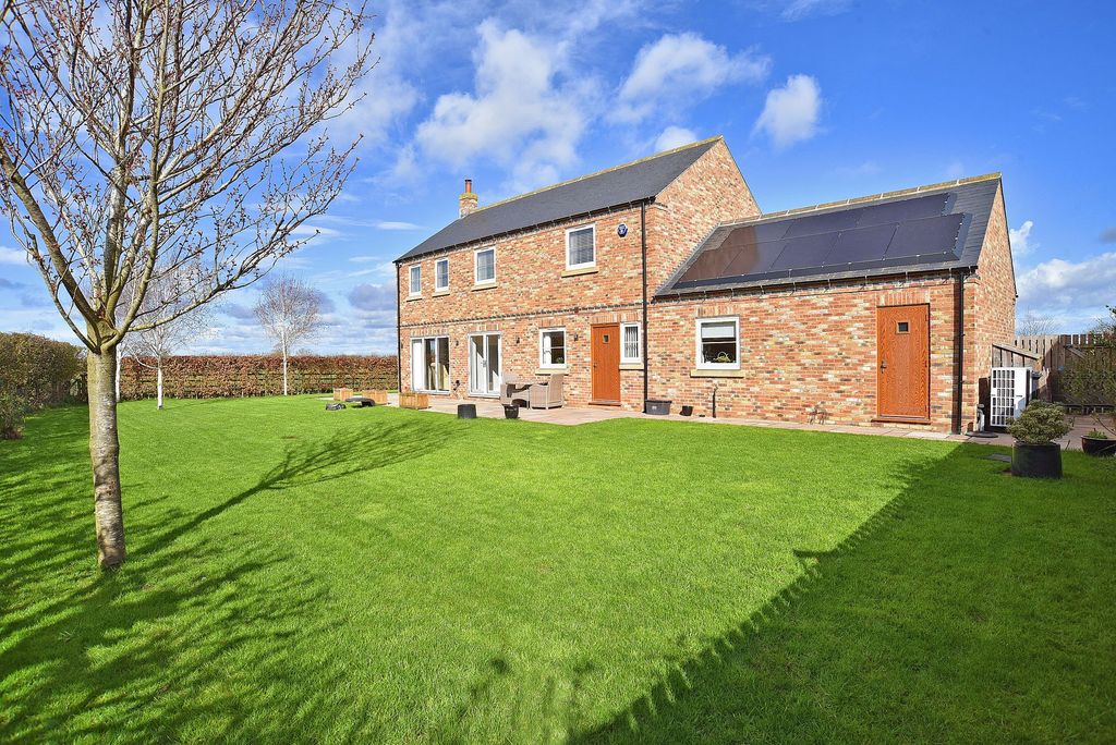 Property photo 2 of 25