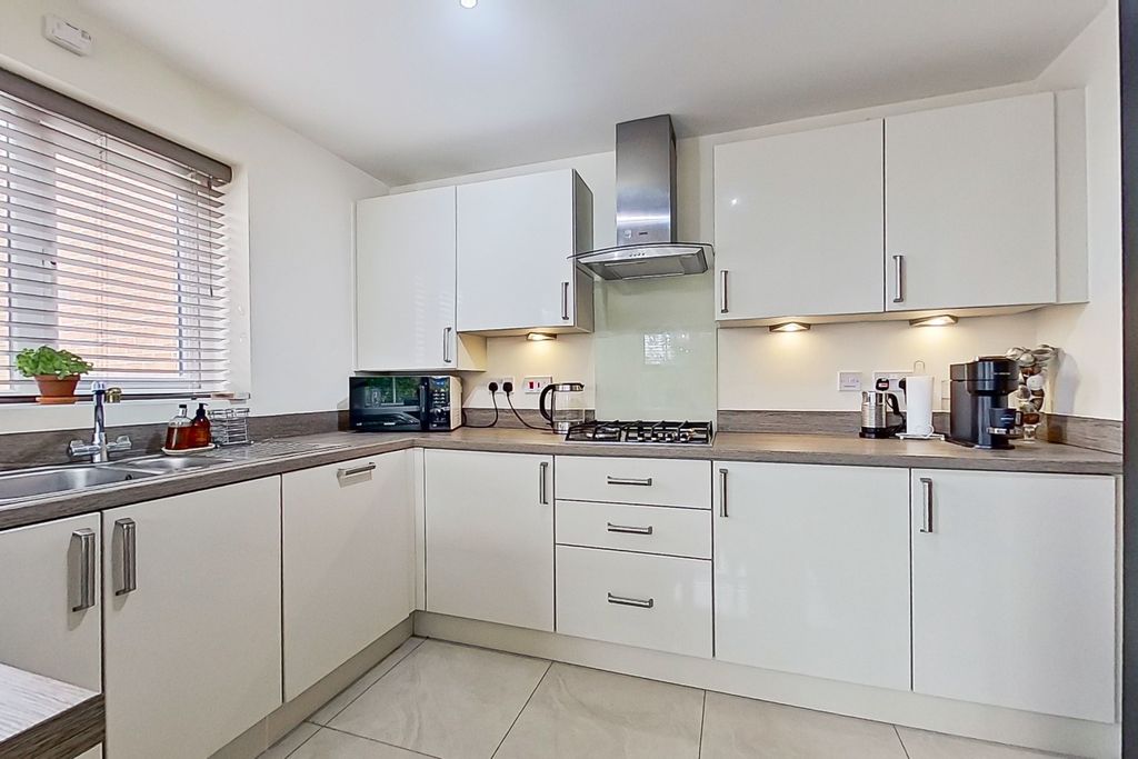 Property photo 2 of 53