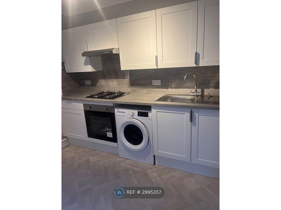 Property photo 2 of 8 Kitchen