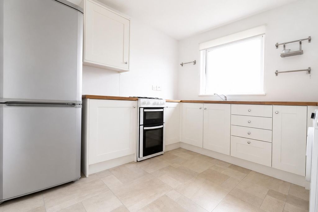 Property photo 1 of 9 Kitchen