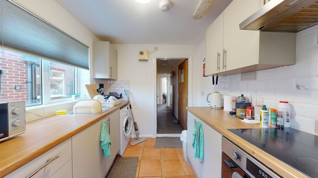 Property photo 2 of 8 Kitchen - Angle 1