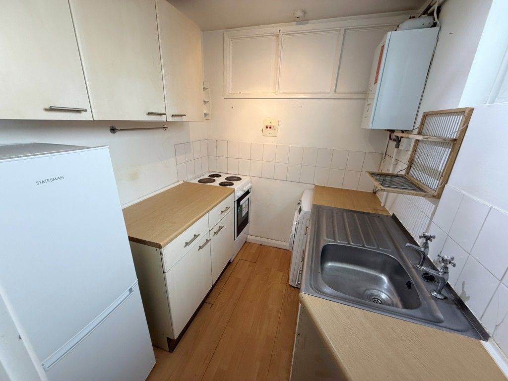 Property photo 3 of 7 Kitchen