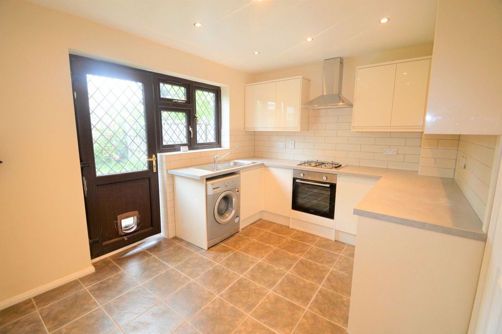 Property photo 2 of 9 Hazelwood Park Ig7