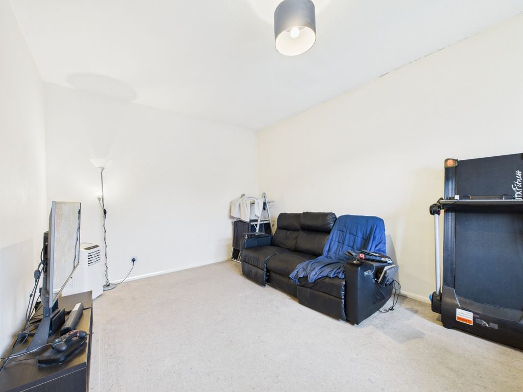 Property photo 3 of 8 4728773