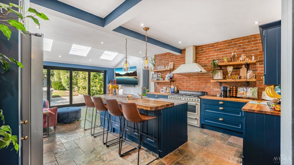Property photo 2 of 45 4493246