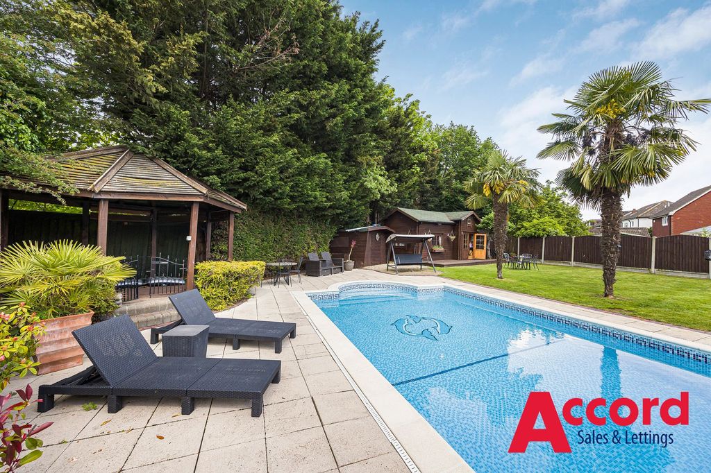 Property photo 2 of 23