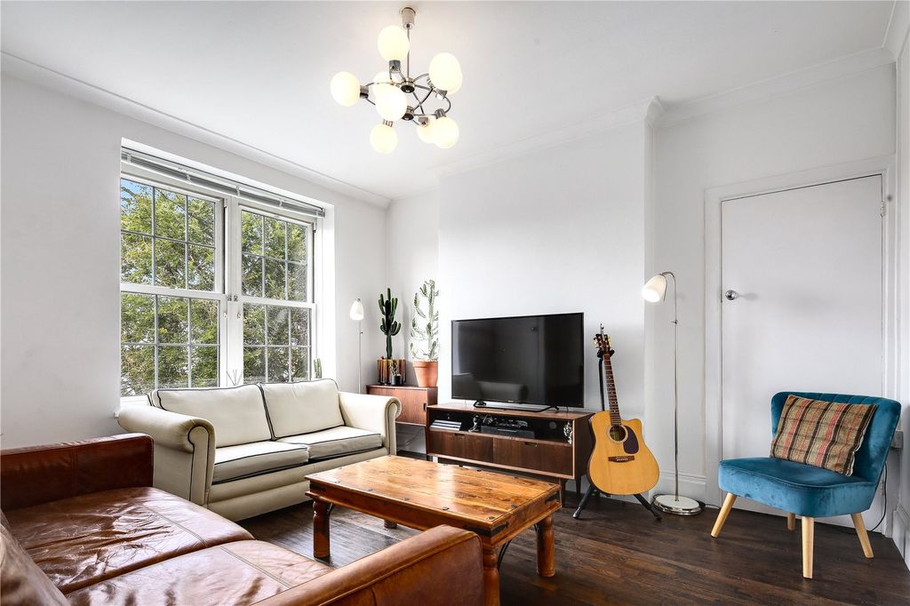 Property photo 1 of 7 Living Room