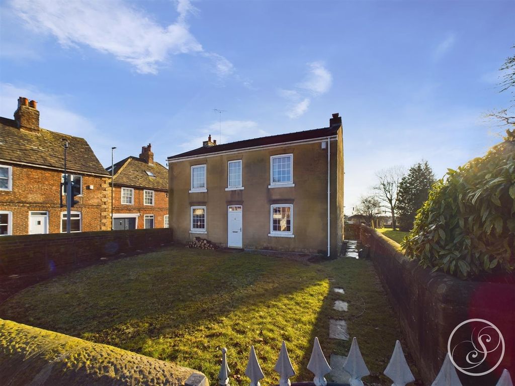 Property photo 1 of 18 External