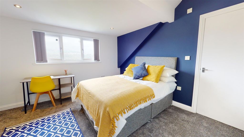 Property photo 1 of 9 69-Kirkgate-05092023_142056.Jpg