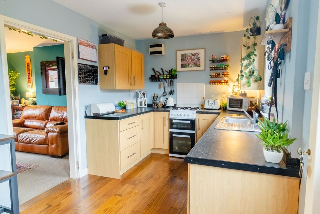 Property photo 3 of 19 Kitchen To Lounge