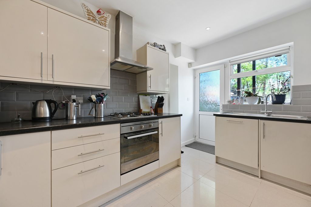 Property photo 3 of 7 5