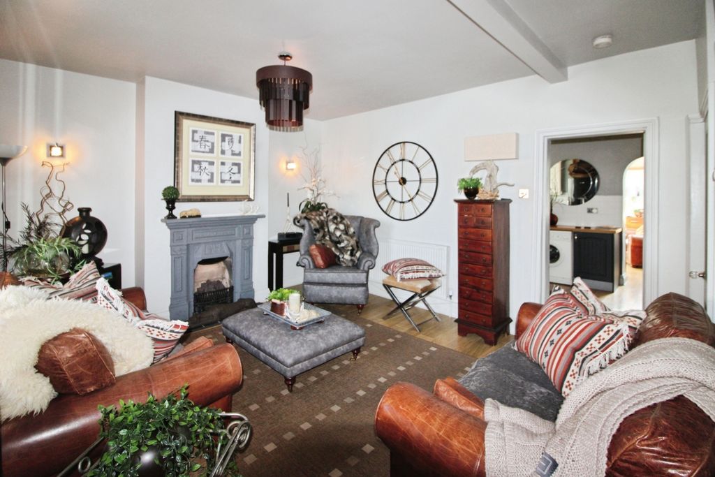 Property photo 2 of 16 Living Room