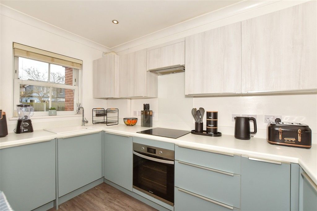 Property photo 2 of 11 Kitchen