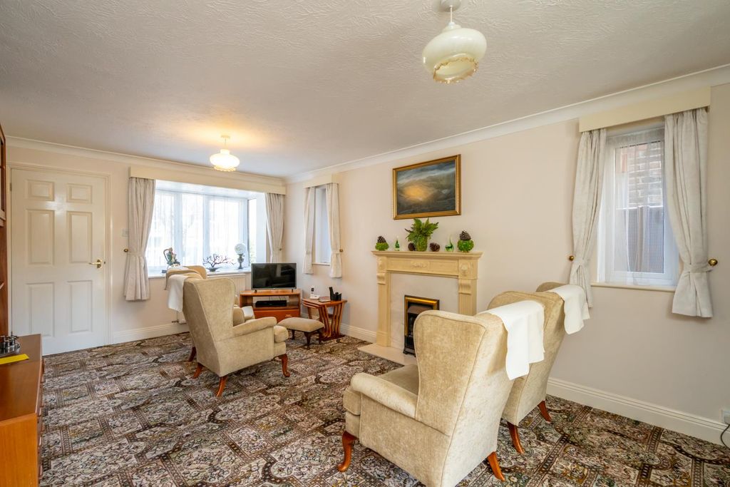 Property photo 3 of 19 Lounge.Jpg