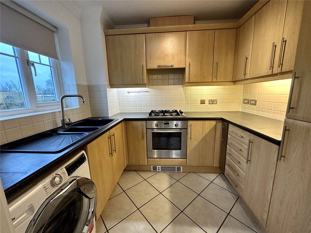 Property photo 2 of 8 Picture No. 21