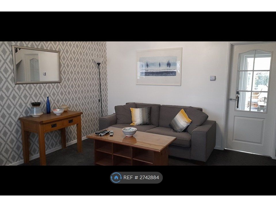 Property photo 2 of 20 Spacious Lounge