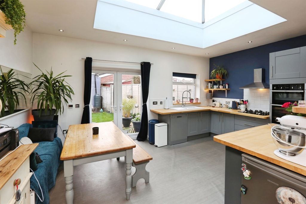 Property photo 3 of 15