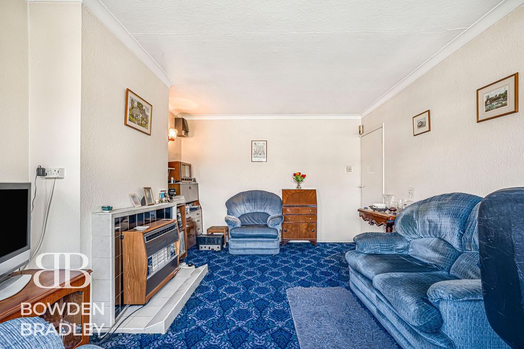 Property photo 3 of 12