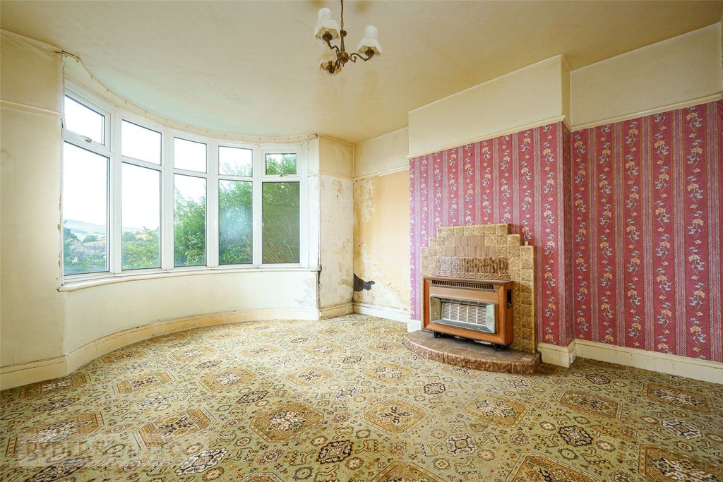 Property photo 2 of 16 Living Room