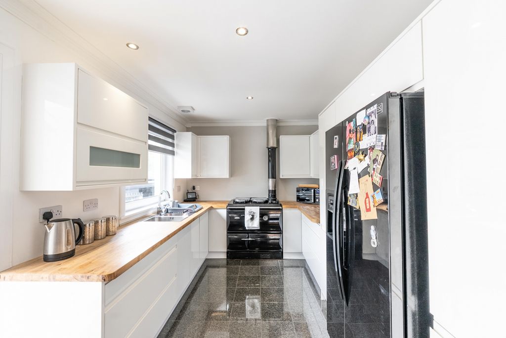 Property photo 3 of 30 Gallery