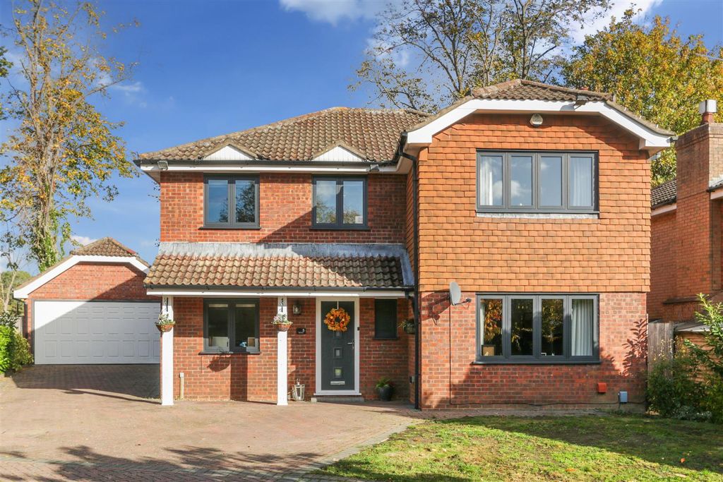 Property photo 1 of 26 Rt_Wt_Bxh_T_Job167_High Grve_24_29102025214106_1.J