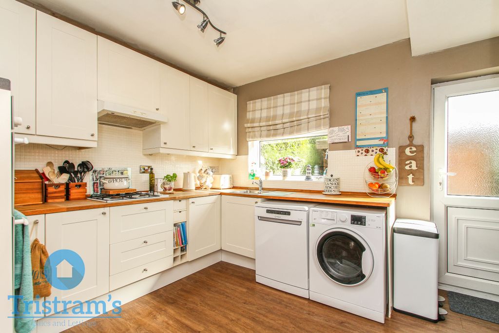Property photo 3 of 27