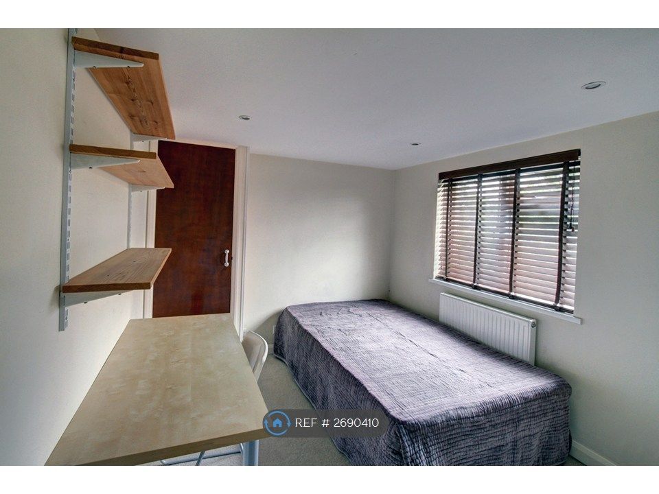 Property photo 3 of 10 Bed 3