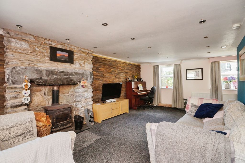 Property photo 3 of 17 Pbox-Img.Jpg