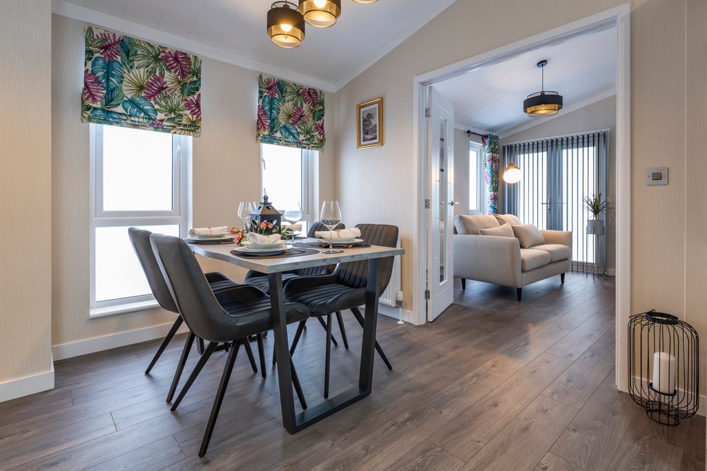 Property photo 3 of 15 Dining Room 2_