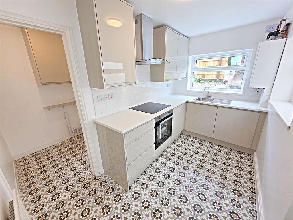 Property photo 3 of 14 Kitchen