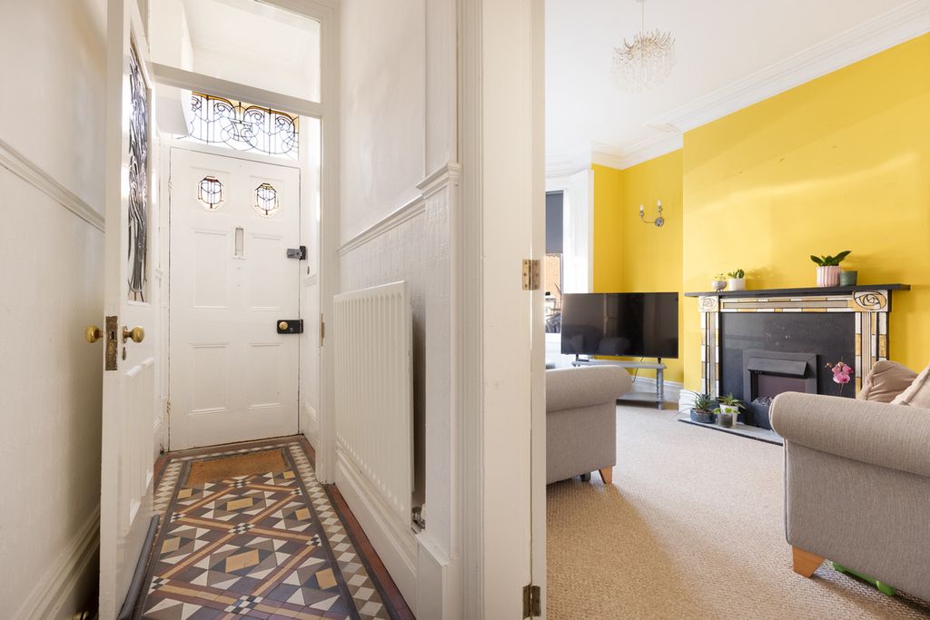 Property photo 2 of 18