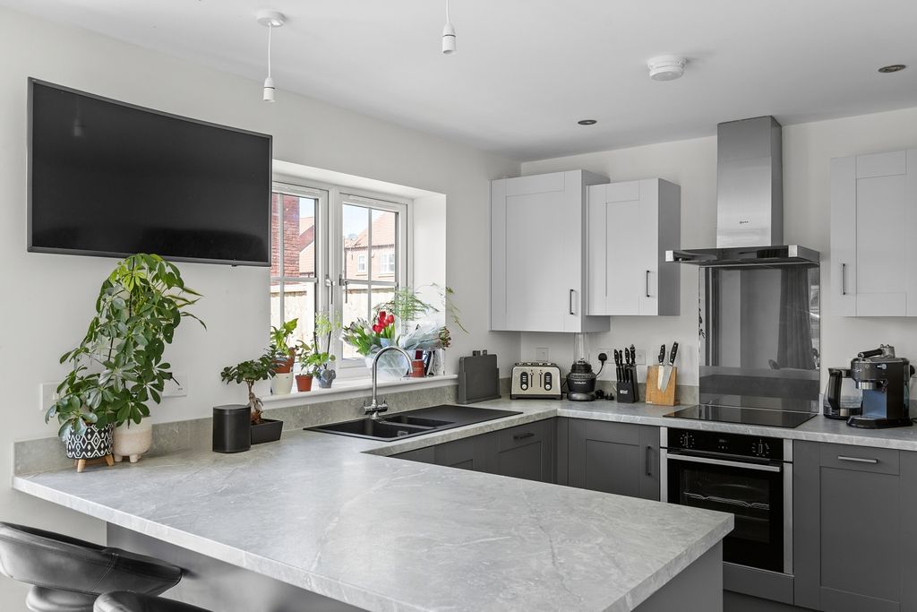 Property photo 2 of 15 Kitchen