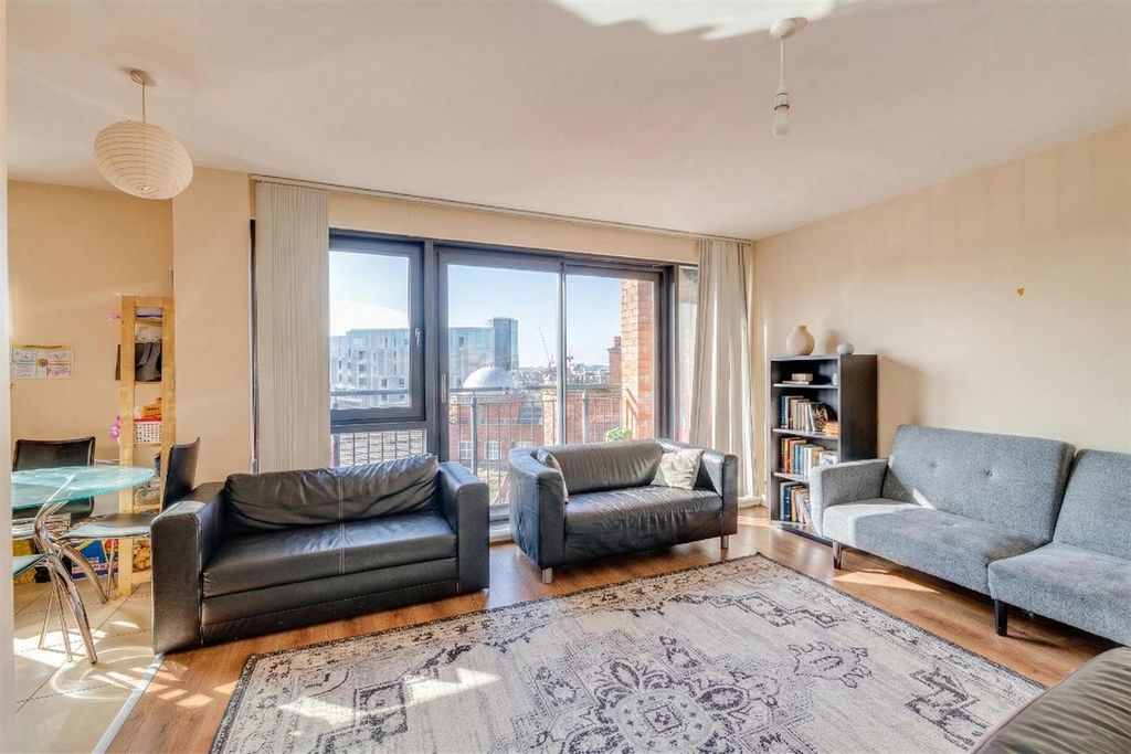 Property photo 3 of 12 Flat, 125_6.Png