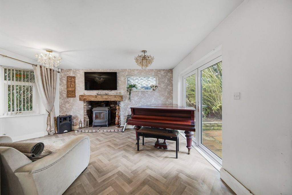 Property photo 3 of 32