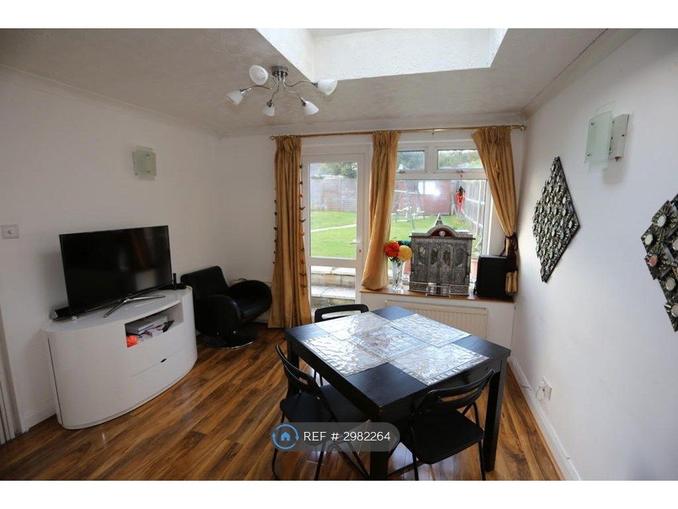 Property photo 3 of 10 Dining Room