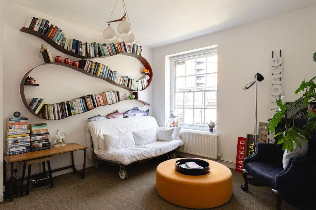 Property photo 1 of 11 Dinmont House E2
