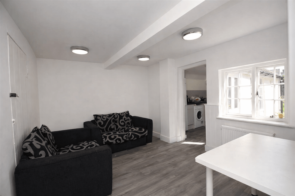 Property photo 2 of 9 Gallery