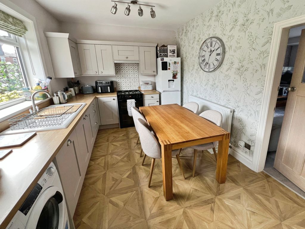 Property photo 3 of 11 Kitchen Diner
