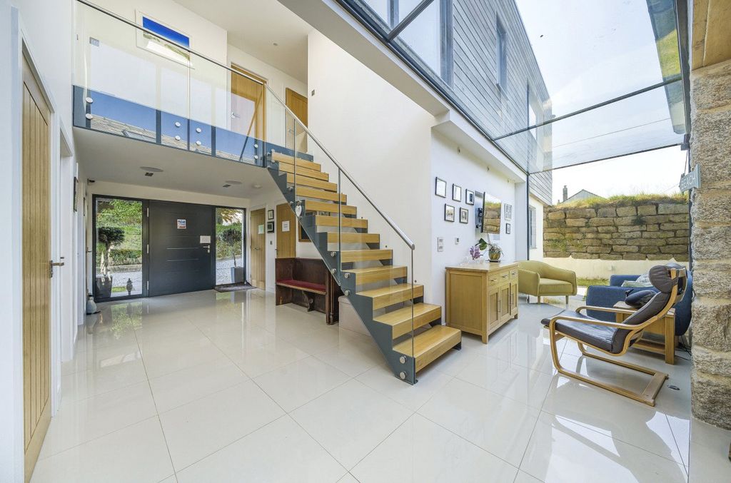 Property photo 3 of 12 Entrance